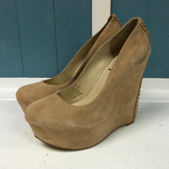 LuiChiny Red Carpet STEAL HER tan platform wedges with gold eyelets women’s sz 8 - Picture 3 of 12
